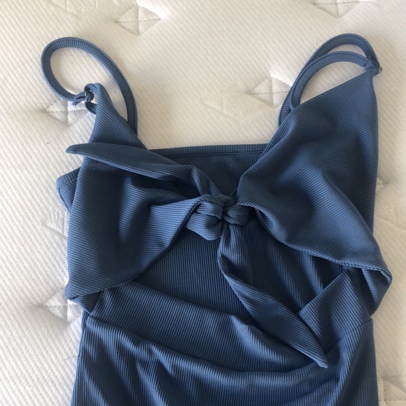 Dresses. - Picture 3 of 5